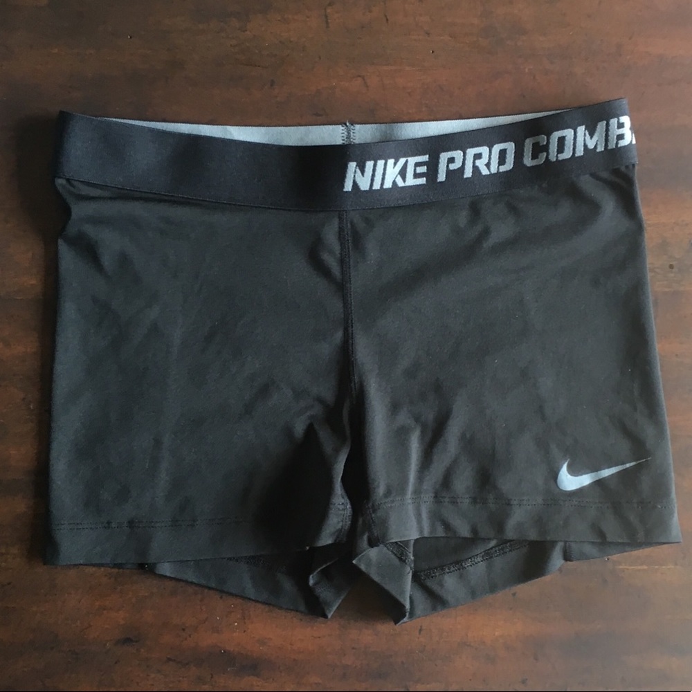 EUC. Nike Pro Combat Dry Fit Compression Shorts.